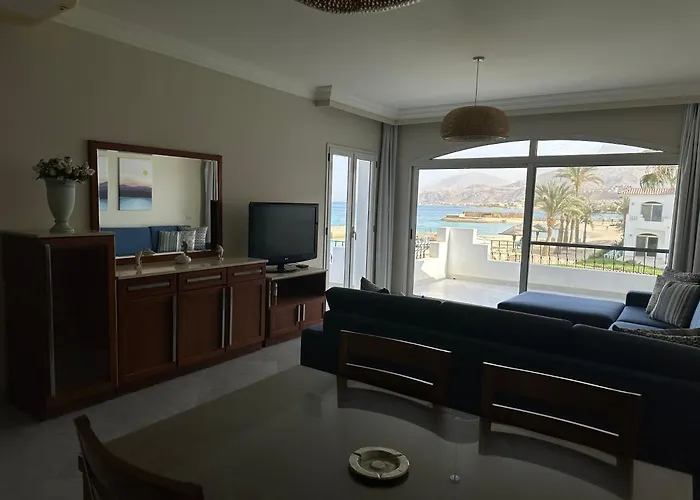 Louly Full Sea View Upper Challet First Row Апартаменты